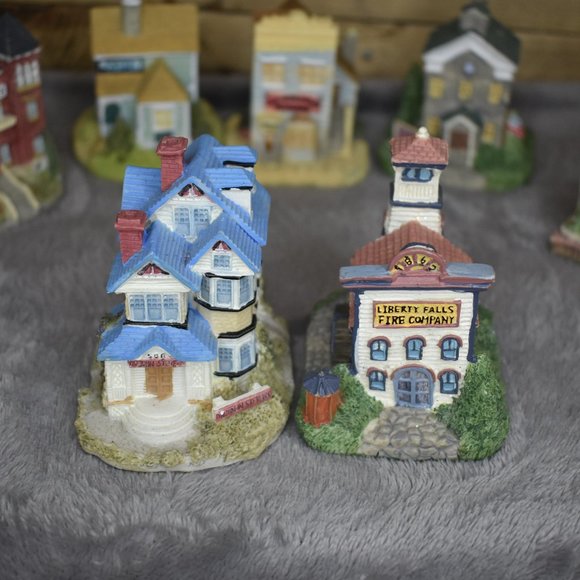 Vintage International Resourcing Services Inc. Miniature City Set - Picture 5 of 16